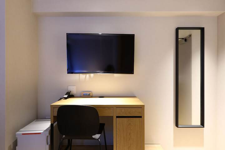 Room 8 of 51