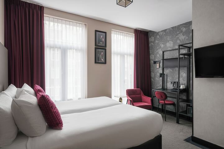 Room 6 of 62