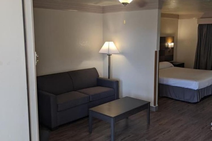 Room 6 of 17