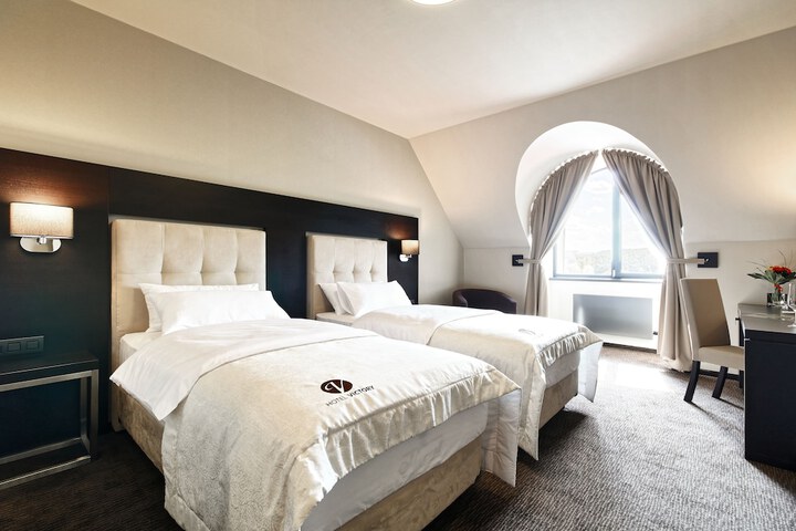 Room 5 of 43