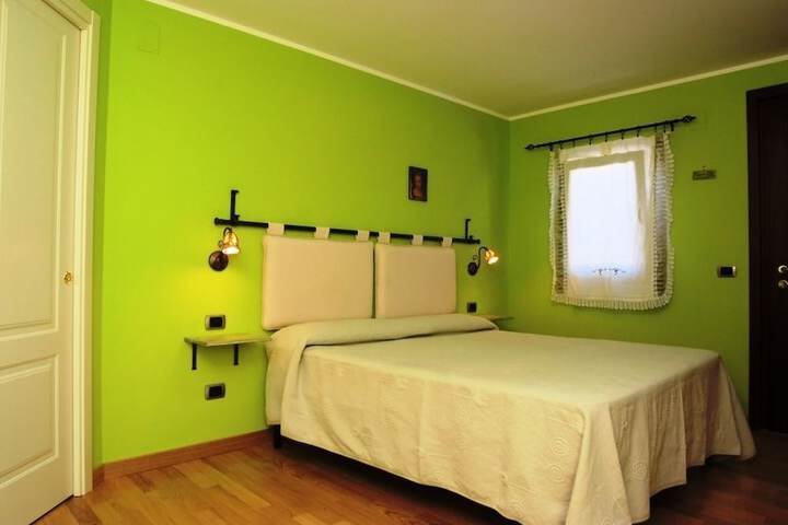 Room 6 of 53