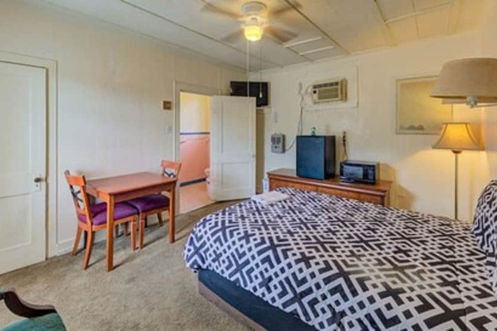 Room 3 of 10