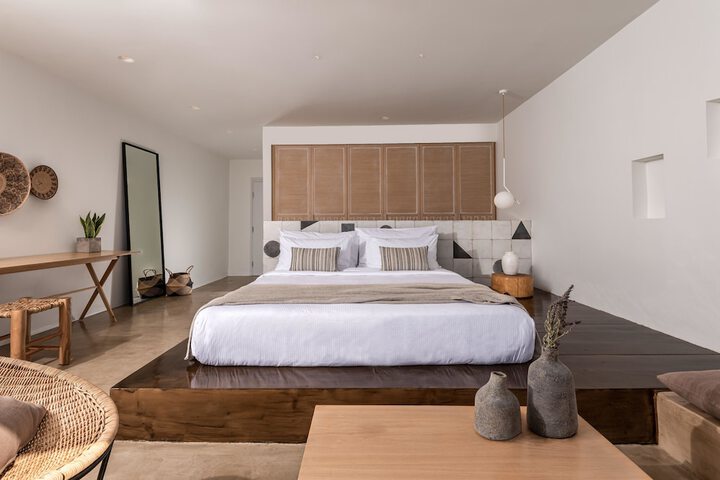 Room 14 of 215