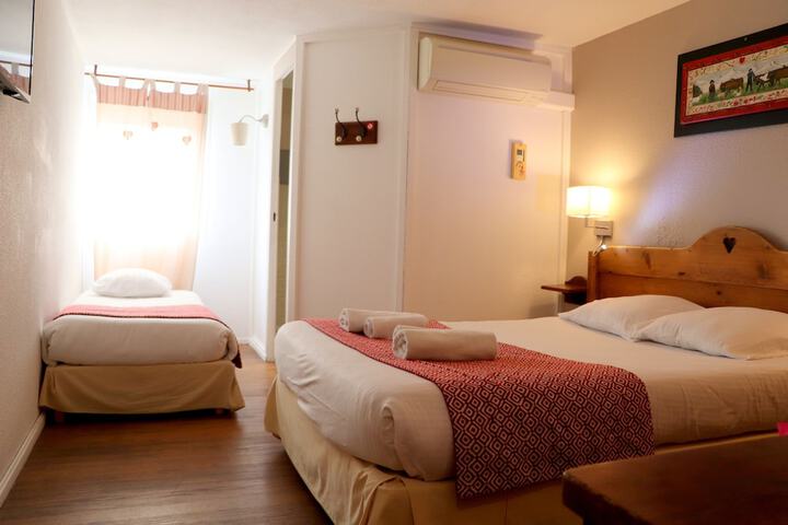 Room 9 of 49