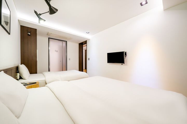Room 87 of 176