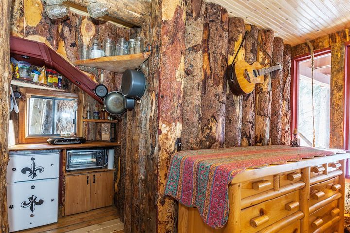 Room 6 of 26