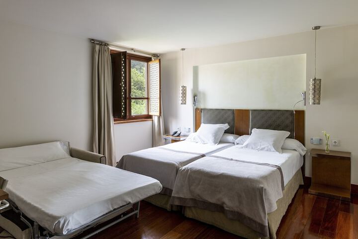 Room 4 of 68