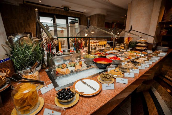 Dining 60 of 89