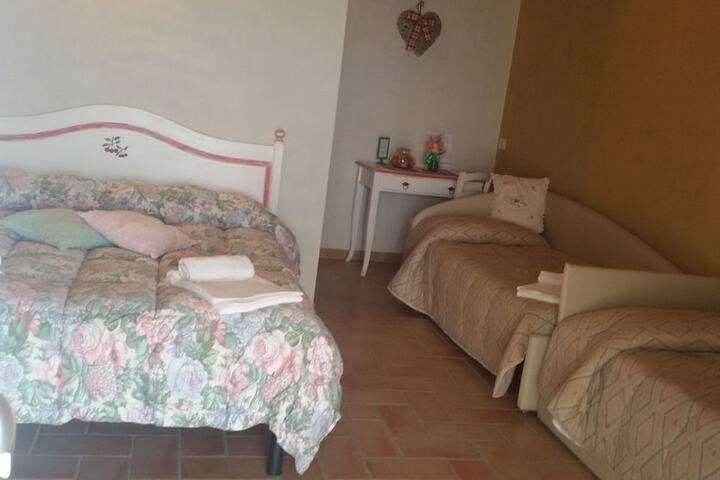 Room 5 of 16