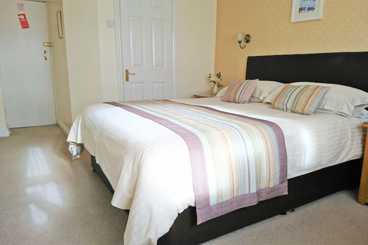Room 4 of 116