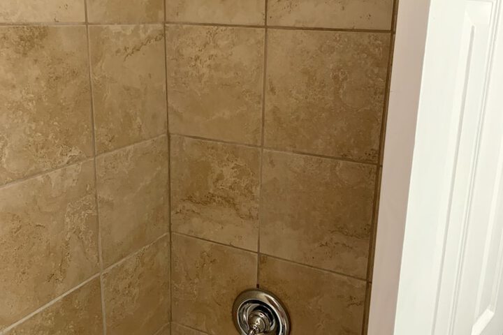 1 Queen Bed (1 of 20)