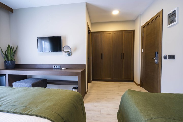 Room 21 of 122