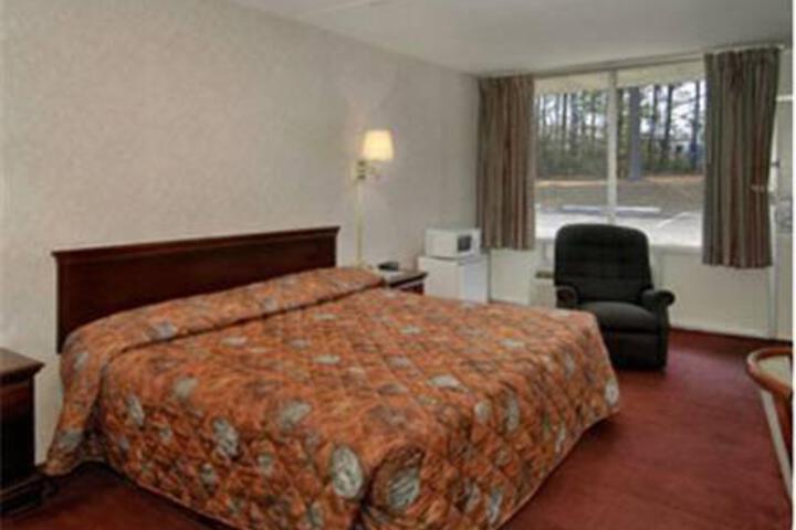 Room 4 of 9