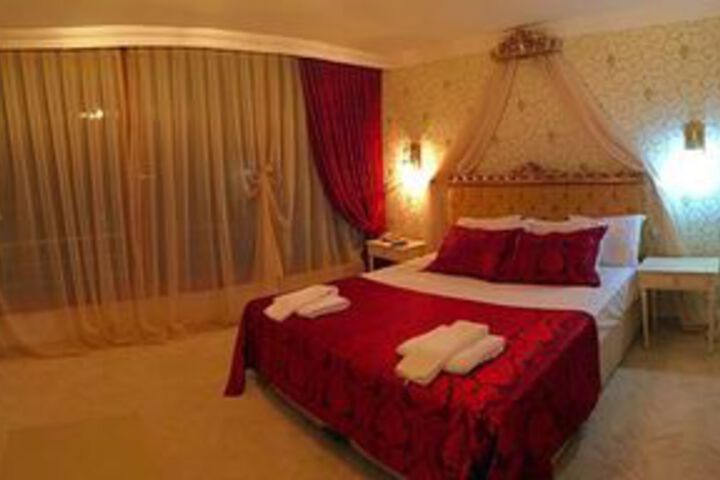 Room 7 of 12