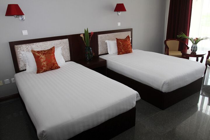 Room 10 of 29
