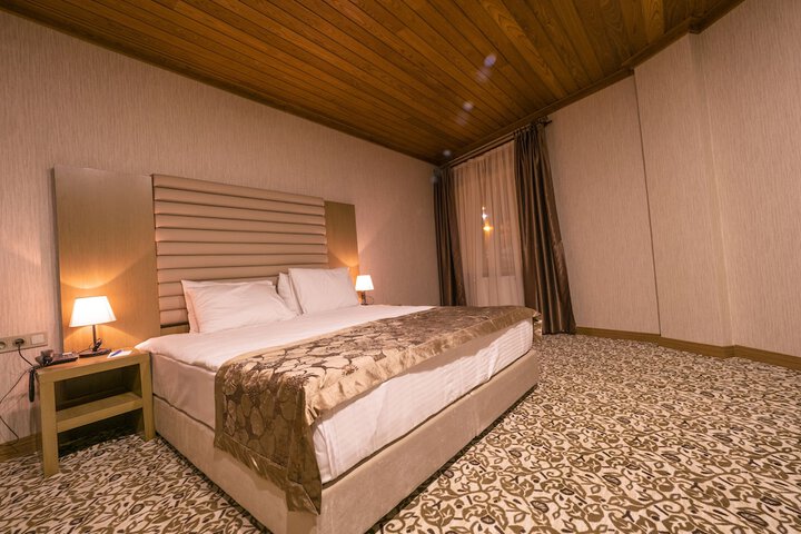 Room 16 of 34