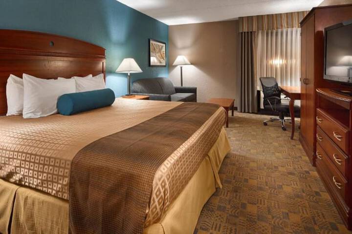 1 King Bed (4 of 14)