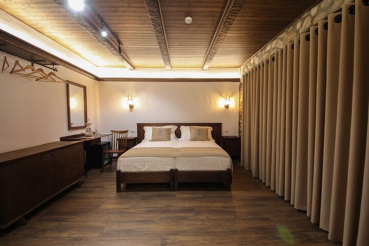Room 12 of 34