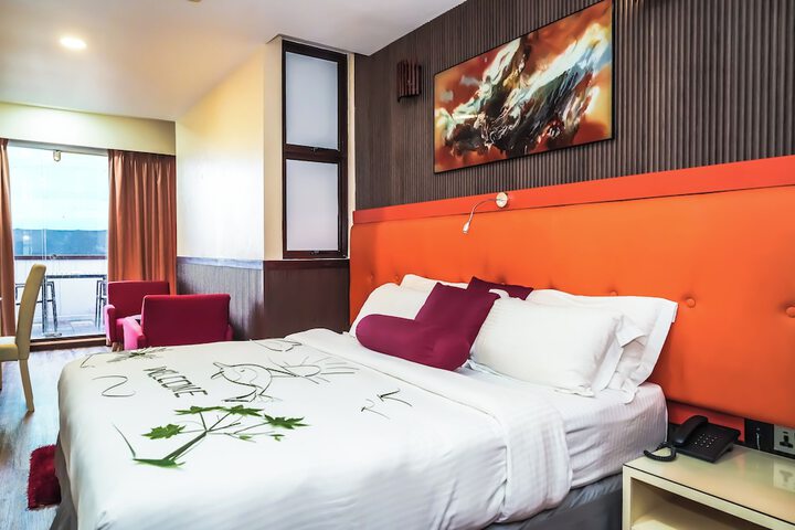 Room 8 of 30
