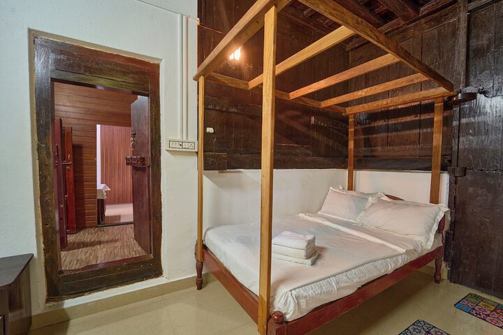 Room 2 of 37