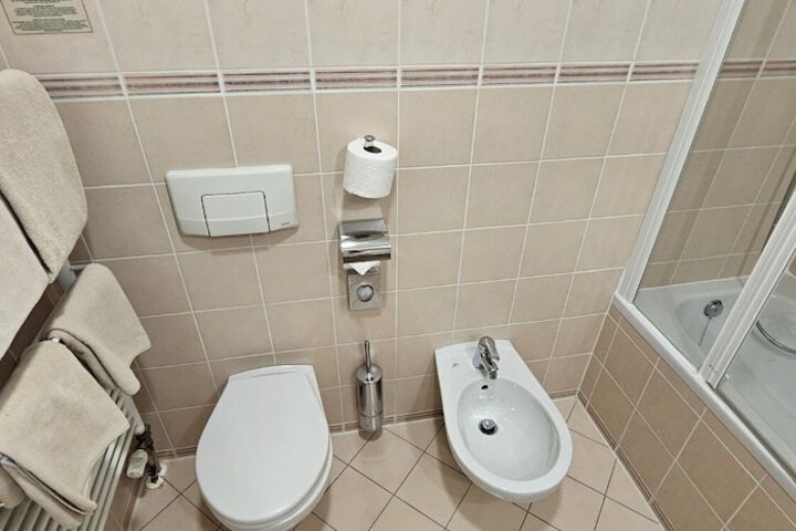 Room 45 of 128