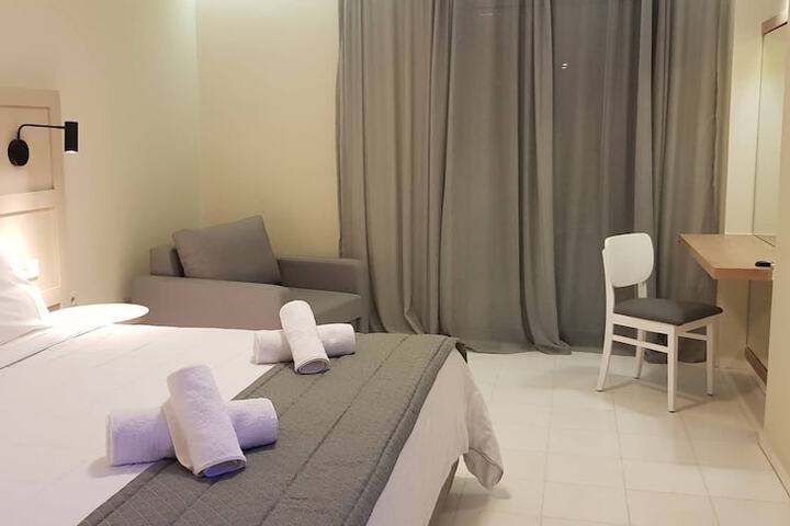Room 3 of 27
