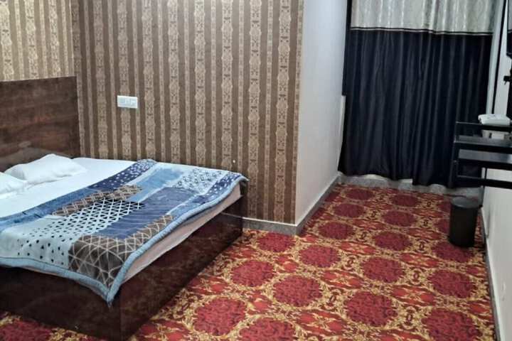 Room 9 of 28