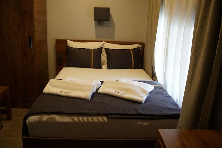 Room 6 of 68