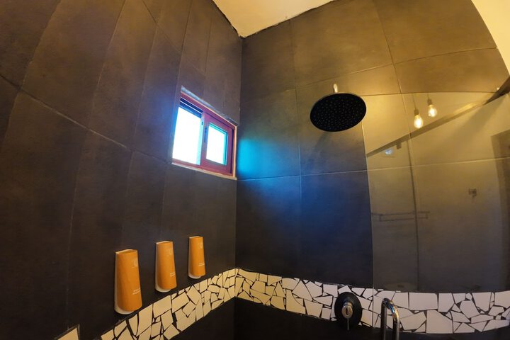 Room 9 of 62
