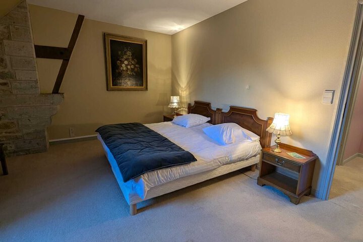 Room 8 of 49