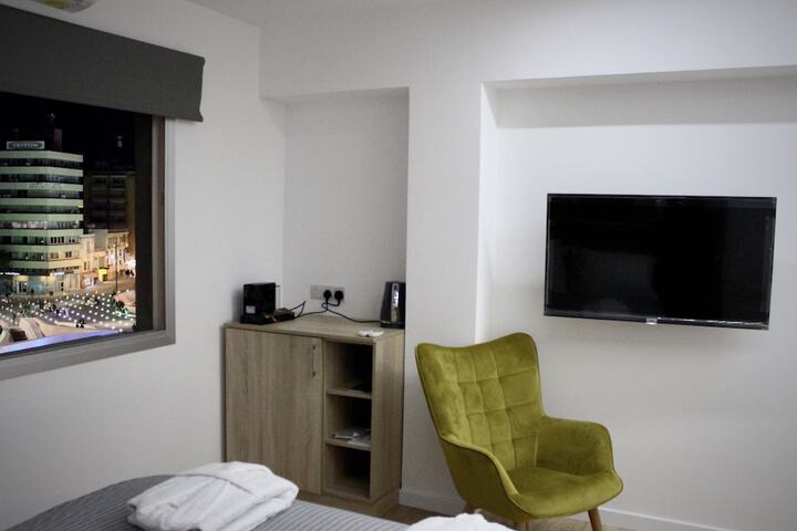 Room 8 of 31