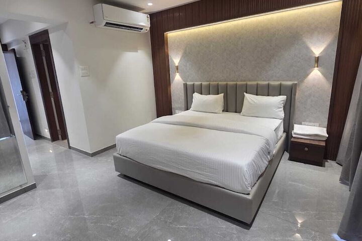 Room 2 of 31