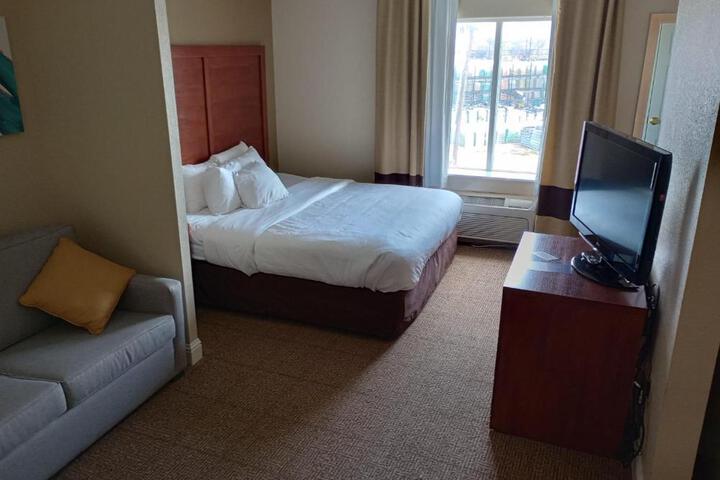 Basic Room 1 King Bed (14 of 14)