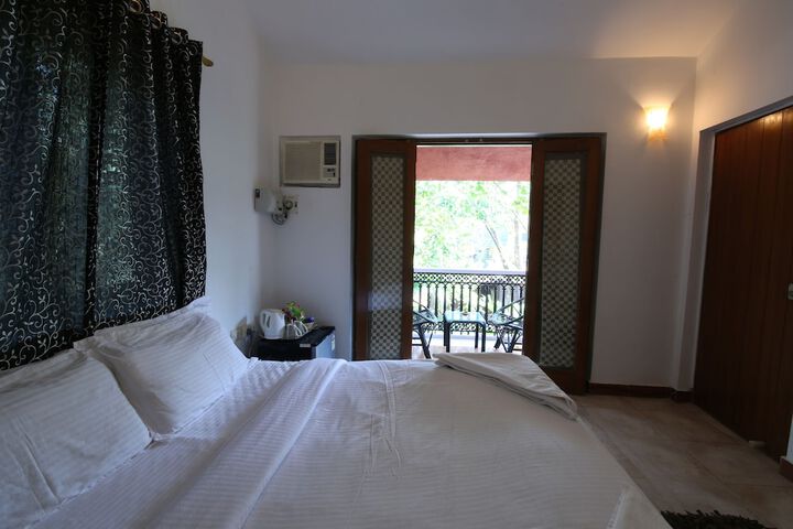 Room 28 of 193