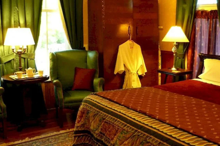 Room 10 of 11