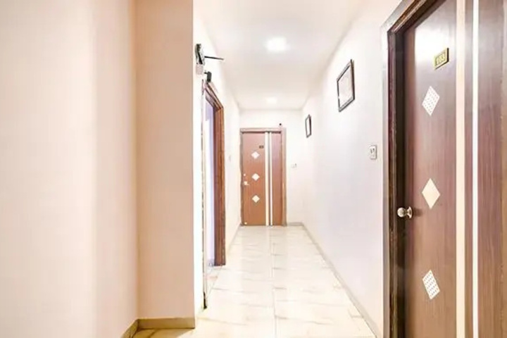 Room 9 of 12
