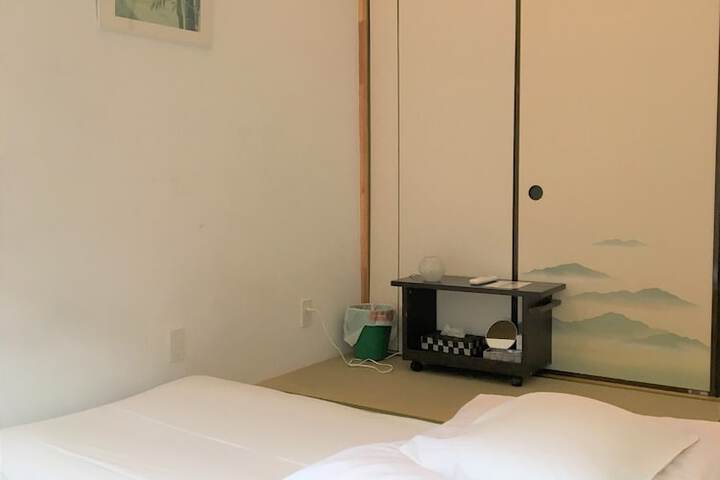 Room 22 of 53