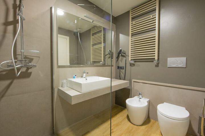 Room 10 of 18