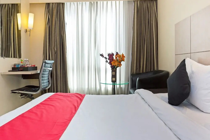 Room 4 of 12