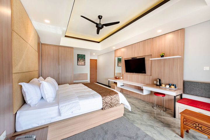 Room 7 of 18