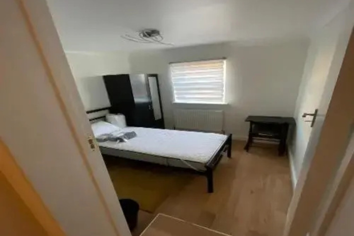 Room 8 of 9