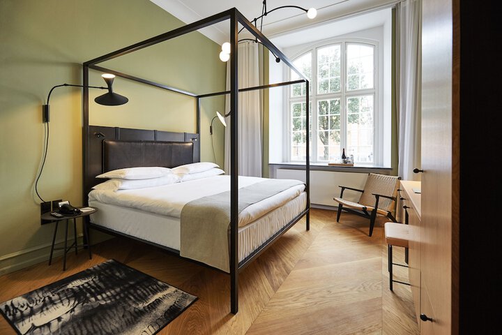 Room 7 of 96