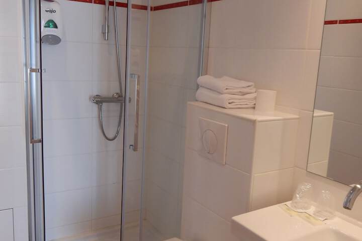 Room 30 of 50