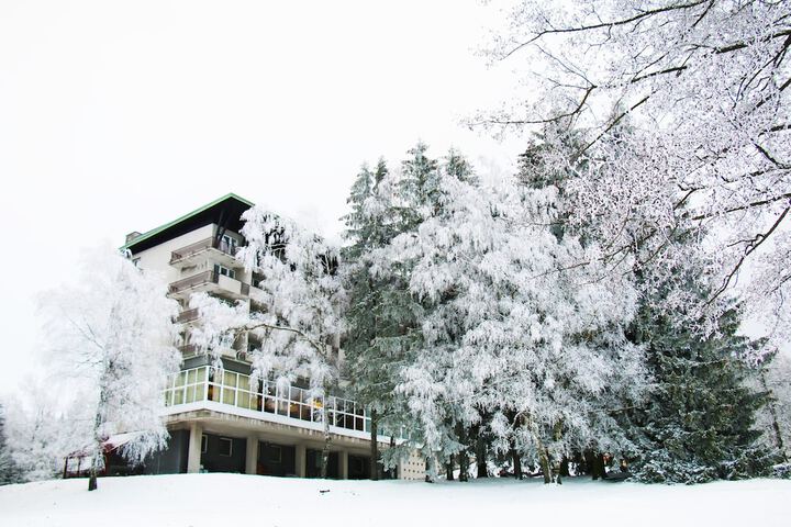 Hotel Exterior 52 of 54