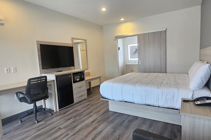 Room 4 of 6