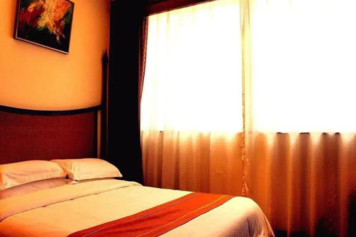 Room 6 of 12