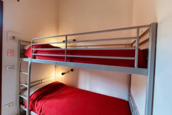 Room 8 of 30