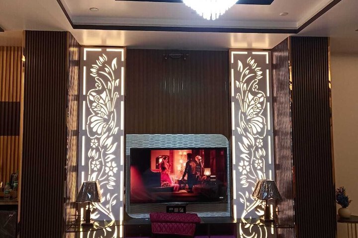 Room 13 of 31