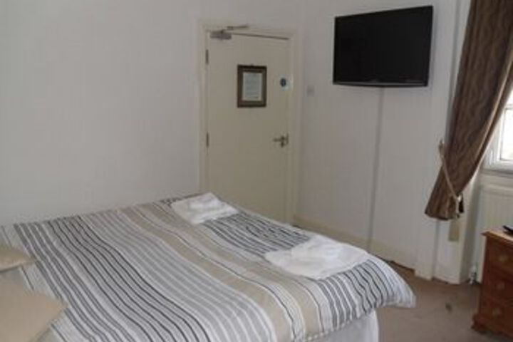 Room 13 of 16