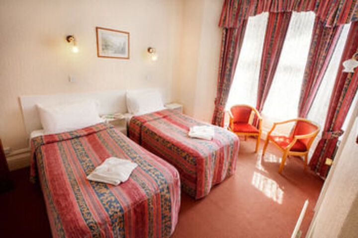 Room 9 of 28